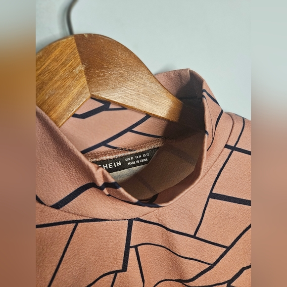 Pink Pattern Formal Dress - Picture 4 of 6